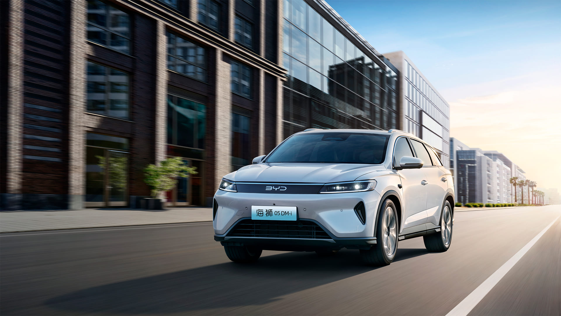 Електромобілі BYD Sea Lion 05 DM-i з Китаю